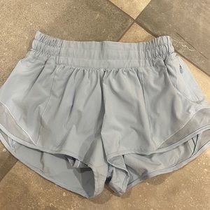 lululemon 2.5 light blue hotty hot shorts size 4